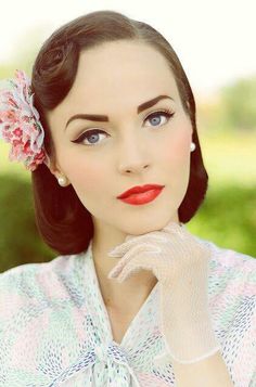 Classic look Maquillage Pin Up, Pageboy Hairstyle, 50s Makeup, Gorgeous Wedding Makeup, Pin Up Makeup, 1950s Wedding, Retro Makeup, Vintage Wedding Hair, Braut Make-up