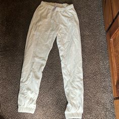 Never Worn Jogger Sweatpants White Bottoms For Lounging In Spring, White Lounging Bottoms For Spring, White Bottoms For Spring Lounging, White Joggers For Loungewear, Stretch White Joggers With Pockets, White Stretch Joggers With Pockets, White Lounging Bottoms Long Pants, Casual White Bottoms For Lounging, White Casual Lounging Bottoms