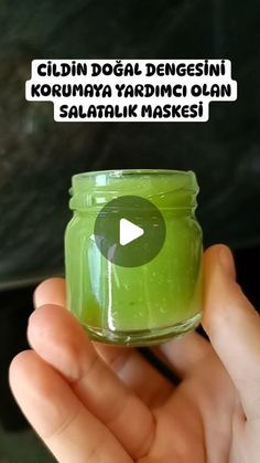 Gökçe Karadavut on Instagram: "CİLDİN DOĞAL DENGESİNİ SAĞLAYAN SALATALIK MASKESİ 🧖🏼‍♀️

1 ADET SALATALIK
1 TATLİ KAŞIĞI MISIR NİŞASTASI
1 YEMEK KAŞIĞI KETEN TOHUMU
1 BARDAK SU

SALATALIK; Cildin doğal yağ dengesini korumaya yardımcı olur. Yağlı bölgeleri kontrol altına alırken, kuru bölgeleri nemlendirir ve cilt tonunu dengeleyici bir etki sağlar. Gözeneklerin sıkılaşmasına yardımcı olur.

MISIR NİŞASTAS; Kuru, kaşıntılı cildi yatıştırır ve ölü derilerin cilt yüzeyinden uzaklaştırılmasına da olanak sağlar.

KETEN TOHUMU; Antioksidan ve fitokimyasallar açısından zengindir. Yaşlanmayı geciktirir.
Akneli yüzü temizler ve oluşumunu önler.
Daha sağlıklı cilt tonuna sahip olmanızı sağlar.
Cildi derinlemesine nemlendirir.

#cilt #ciltbakımı #ciltbakımıvegüzellik #collagen #maske #güzelliksırlar Yard