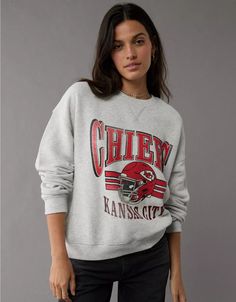 AE NFL Kansas City Chiefs Crew Neck Sweatshirt Chiefs Game, Chiefs Shirts, White Jeans Men, Nfl Kansas City Chiefs, Athletic Fit Jeans, Jean Trends, Curvy Jeans, Gameday Outfit, Loose Jeans