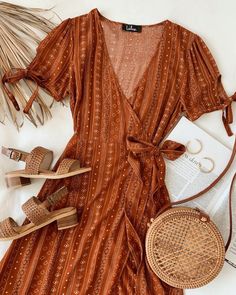 Prairie Fashion:19 Western Chic Clothing & Accessories to Shop - Lulus.com Fashion Blog Country Chic Outfits, Orange Print, Western Chic, Wrap Midi Dress, Rust Orange, Inspired Dress, Fashion Mode, Large Size Dresses, Boho Outfits