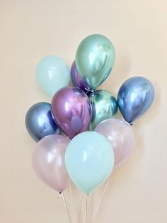 a bunch of balloons that are in the air