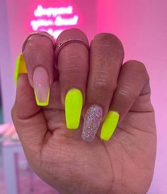 Neon Yellow and Glitter Nails for Summer Nail Korean, Acrylic Nails Natural, Bright Summer Acrylic Nails, Neon Yellow Nails, Neon Acrylic Nails, Neon Nail Designs, Pots Garden, Box Decor, Garden Drawing