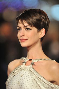 Easy Short Haircuts, Sarah Drew, Easy Everyday Hairstyles, Crop Hair, Penteado Cabelo Curto, Cute Hairstyles For Short Hair, Anne Hathaway, Everyday Hairstyles