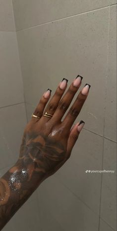 Nail Inspired Black Women, Short Nail Black Women, French Nails Black Women, Classy Baddie Nails Short, Short Black French Nails, Round French Nails, Nails On Dark Skin Hands, Nails Gel Coffin, Short Gel X Nails