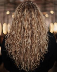 V-Cut for Blonde Wavy Curls Natural Blonde Hair Curly, Thick Blonde Curly Hair, Natural Curly Hair Haircut, V Haircut For Long Hair Curly, Layered Curly Blonde Hair, Naturally Wavy Layered Hair, Wavy Natural Haircut, Naturally Wavy Haircuts Medium, Long Layers With Wavy Hair