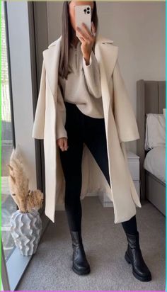 Vinter Mode Outfits, Outfit Chic, Beige Coat, Mode Inspo, Looks Chic, Autumn Outfit, Fall Fashion Outfits