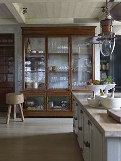 the kitchen is clean and ready to be used as a place for dinner or drinks