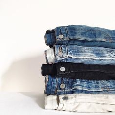 Denim Photography, Jean Organization, Preloved Clothes, Denim Flats, Denim Day, Flat Lay Photography, Clothing Photography, Best Jeans, New Classic