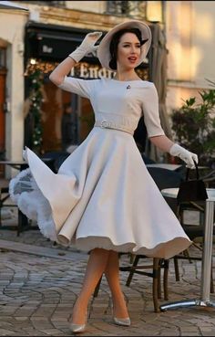 Petticoat Outfit Casual, Country Fall Outfits, The Pretty Dress Company, Day At The Races, Full Circle Skirt, 50s Style, Looks Chic