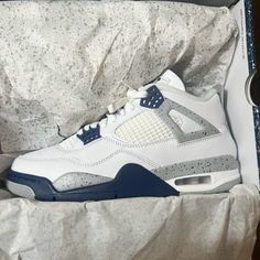 Ds!!!!! Jordan 4 White Navy, Jordan 4 Navy Blue, Quinceanera Shoes, Nike Shoes Women Fashion, 17 Birthday, Pretty Sneakers, Trendy Womens Shoes, Back To School Shoes, Jordan White