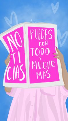 a woman holding up a pink book with writing on it that says no puedes con todo mucho mas