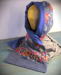 Hooded scarf in embroidered denim blue wool lined with cotton. Chic warmth for the head and neck - fine cotton fabric on the face and neck, colorful embroidery on the outside! A touch of Audrey Hepburn in winter... €27 including shipping (Post to US, NZ, etc. not included) (If you are in a hurry, you can pick it up in person in Kreuzberg. There is a €2.50 cash shipping discount.) Hood Scarf, Colorful Embroidery, Embroidered Wool, Hooded Scarf, Costume Hats, Embroidered Denim, Head And Neck, Blue Wool, Audrey Hepburn