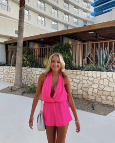 8 Outfits To Wear On You Trip To Vegas | Styled by McKenz Las Vegas Day Outfit Summer, Pink Vegas Outfit, Outfits For Las Vegas Summer, Vegas Strip Outfit Summer, Vegas Daytime Outfit, Vegas Outfits Summer, Vegas Day Outfit Summer, Summer Vegas Outfit Ideas, Vegas Outfit Ideas Summer