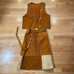 Vintage 70s Napped Suede Vest & Skirt Set High Quality, Craftsman Made. Measurements (Inches): Vest Chest - 19.5 Length - 19.5 Skirt Waist - 27 Length -25 Hem Opening -25.5 Skirts Vintage, Vest Skirt, Suede Vest, Vintage Skirts, Suede Skirt, Vintage Brown, Vintage Skirt, Vintage 70s, Skirt Set