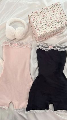 Jumpsuit Outfit Ideas, Pijamas Women, Black Onesie, Cute Pajama Sets, Strapless Romper, Jumpsuit Outfit, Cute Pajamas, Romper Outfit