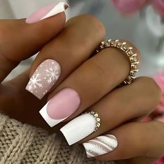 24 Reusable Press On Nails Reusable Color May Vary Due To Lighting Size One Size Condition New Reusable Comes With Mini Nail File And Glue Adhesive Strips Short Fake Nails, Easy Nails, Her Nails, Snowflake Nails, Xmas Nails, Christmas Nail Designs