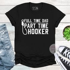 Looking for a great gift for dad or grandpa. Our Full Time Dad Part Time Hooker Fishing Shirt can be worn year-round and is sure to make him smile! Show dad some love with a shirt he can chill around the house in. Browse our latest dad shirt collection. The Perfect Father's Day Gift for Any Dad! #fathersdaygift #giftsfordad #elliefontstyles #fishingshirt #dadshirt Dad Shirts Vinyl, Dad Tshirt Ideas, Dad Shirt Ideas, Fathers Day Shirt Ideas, Fathers Day Shirts For Dad, Mom Office, Quotes For Shirts, Sublimation Shirts, Daniel James