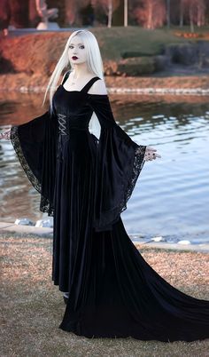 Look Gatsby, Velvet Wedding Dress, Witch Dress, Long Sleeve Velvet Dress, Dress Sleeve Styles, Vestidos Vintage, Gothic Dress, Fantasy Dress