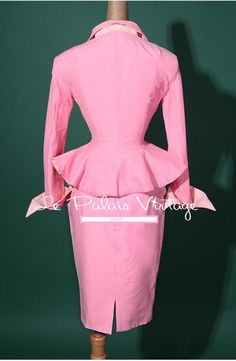 Skirt 2 Piece Set, Corset Outfits, Gucci Dresses, Artistic Fashion, Pink Pencil, Pink Pencil Skirt, Badass Aesthetic, Retro Pin Up, Classy Work Outfits