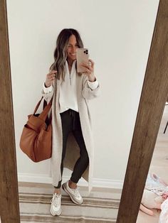 Athleisure Outfits Casual, Cutesy Clothes, Neutral Wardrobe, Pizza Dinner, Fall Attire, Practical Fashion, Buy Sweaters, Winter Chic, Comfy Chic