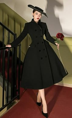 1950s Winter Fashion Women, Vintage Dresses 50s 1950s Fashion Classy, 1950 Fashion Women Classy, Debut Outfit, 1950s Glamour, Carpet Outfits, Tube Jumpsuit, Tweed Suit, Red Carpet Outfits