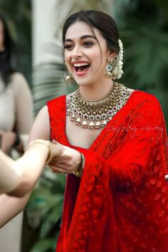 Official Saree, Saree Pic, Krithi Shetty, Mani Ratnam, Editing Photos, Girl Red Dress, Easy Frame, Mesmerizing Beauty, Red Saree