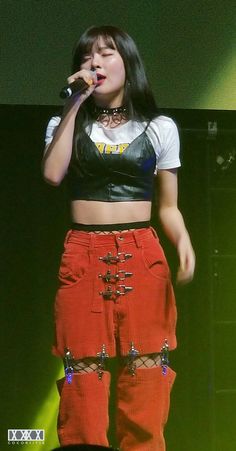 Red Velvet Seulgi, Red Pants, Aesthetic Outfits, Look Cool, Diy Clothes, Red Velvet