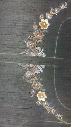 an image of some flowers on the floor in the dark room with no one around it