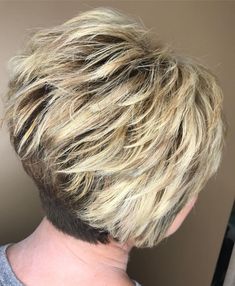 Choppy Pixie Bob Hair Older Women Over 50, Medium Length Pixie Haircut, 90s Haircuts, Short Layered Bob, Hair Older Women, A Line Haircut, New Short Haircuts, Color Rubio, Nape Undercut