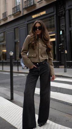 Grey Jeans Outfit, Dinner Outfit Casual, Old Money Fashion, Classy Business Outfits, Looks Jeans, Money Fashion, Business Attire Women, Classy Winter Outfits