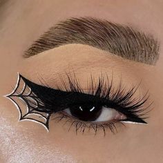 Spider Makeup, Halloweenský Makeup, Cute Halloween Makeup, Halloween Makeup Pretty, Graphic Makeup, Halloween Makeup Inspiration