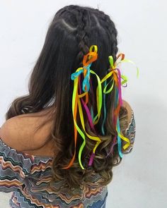 Penteados para festa junina: tutoriais e 35 fotos para fazer bonito Brass Hair Pin, Elegant Bun, Short Hair Bun, Hair Upstyles, Gold Hair Accessories, Peinados Fáciles Para Cabello Corto, Queen Hair, Penteado Cabelo Curto, Salon Design