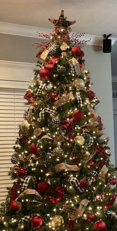 a christmas tree decorated with red, white and gold ornaments