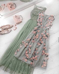 Trendy Fashion Tops Long, Trendy Dress Outfits, Beautiful Dress Designs, Trendy Fashion Tops, Designer Party Wear Dresses, Muslim Fashion Outfits, Party Wear Indian Dresses, Fancy Dress Design, Dress Indian Style