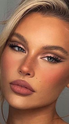 Prom Mackup Look, Dramatic Eye Makeup For Green Eyes, Classy Makeup Blue Eyes, Birthday Makeup Looks Natural Smokey Eye, Hoco Makeup For Green Eyes, Winter Ball Makeup Ideas, Makeup Inspo For Hoco, Semiprom Makeup, Hoco Court Makeup