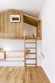 there is a bunk bed with a ladder to the top and bottom level in this room