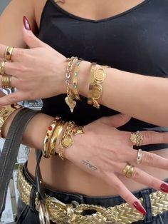 Stacked Jewelry Aesthetic, Jewelry Details, Arab Jewelry Aesthetic, Enroute Jewelry, Crystal Jewelry Aesthetic, Arab Jewelry, Gold Aesthetic Jewelry, Chunky Gold Jewelry, Xoxo Jewelry