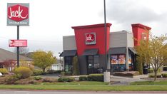 the exterior of a fast food restaurant