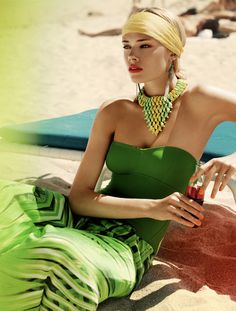 this look screams summer! Green Inspiration, Estilo Hippie, A Drink, Look Chic, Beautiful Fashion, Festival Outfits