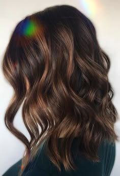 Soft Caramel Balayage for Dark Hair Brown Hair Winter Highlights, Haircolor Ideas 2022 Winter, Caramel Tips On Dark Hair, Baylage Hair Winter, Dark Brunette With Caramel Balayage, Wavy Hair Brown Highlights, Bayalage For Dark Brown Hair, Haircolor Ideas 2022, Hair Highlights For Dark Skin