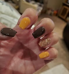 Green And Yellow Fall Nails, Between Summer And Fall Nails, Fall Mustard Nails, Fall Yellow Nails Acrylic, Fall Nails Mustard Yellow, Fall Teacher Nails, Mustard Yellow Fall Nails, Yellow Fall Nails Design, Trendy Fall Nail Designs 2024