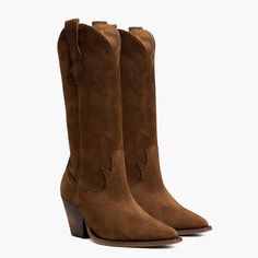 Women's Western Rodeo Boot In Brown 'Cinnamon' Suede - Thursday Boots Zach Brown Band, Band Concert Outfit, Caviar Cowboy, Cowboy Boots Street Style, Country Housewife, New Boot Goofin, Boots Street Style, Womens Fall Boots, Western Photoshoot