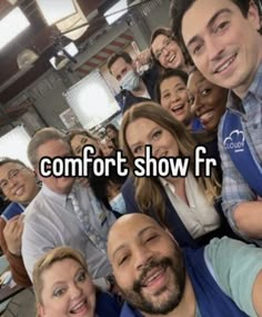 a group of people taking a selfie with the words comfort show fr on it