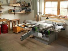 a table saw sits in the middle of a workbench