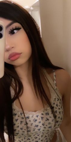 Cute Boy Asthetics, Pretty Selfies Discord, Makeup Inspo Baddie, Good Poses For Selfies, 2014 Makeup Looks, Cute Latina Makeup, Simple Baddie Makeup, Cute Makeup Looks For School