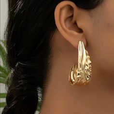 Brand New Women's Chunky J-Shaped Gold Semi Hoop Earrings Genuine 14k Gold Plated 925 Sterling Silver (Stamped) 2" Tall 1.2" Thick Comfortable & Lightweight Retail Price $295 Buy With Confidence From A Trusted Seller With A 99%+ Feedback Rating! A0214 (Id-1067-) Hoop Earrings Big, Earrings Big, Big Earrings, Silver Gold, Gold Plate, Jewelry Earrings, Hoop Earrings, 925 Sterling Silver, Women Jewelry