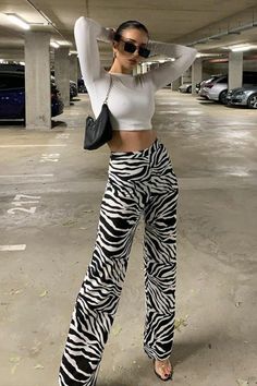 #womenfashion especially for #summer wears Zebra Print Clothes, Mode Dope, Vsco Girl, Fire Fits, Causual Outfits