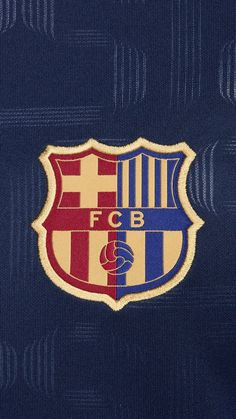 the back of a blue and red soccer jersey with an emblem on it's chest