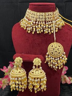 Jewellery For Wedding, Kundan Jewellery Bridal, Jewellery Bangles, Jewelry Set Design, Bangs With Medium Hair, Jewellery Bridal, Traditional Jewellery, Jewellery Indian